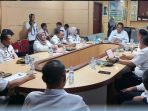 PJ BUPATI LAMPUNG UTARA GELAR RAPAT PERSIAPAN STABILITAS HARGA DAN DORONG AKTIVITAS EKONOMI NATAL 2024 DAN TAHUN BARU 2025