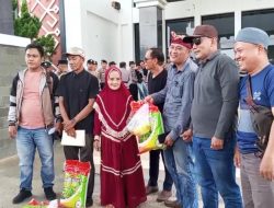 MEDIA TUBABA bersatu Bagikan sembako kelansia saat aksi