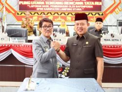 Bupati Ir.Hamartoni Ahadis Hadiri Paripurna Pembahasan RTRW Lampung Utara 2025–2045