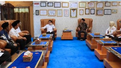 Bupati H.Hamartoni Ahadis : Petugas Haji 2026 jaga pola makan dan kesehatan jama’ah