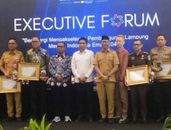 Bupati Lampung Utara Terima Penghargaan Sebagai Pioner Kemandirian Ekonomi Desa