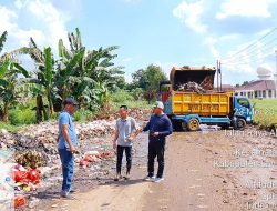 DLH Lampung Utara Kerahkan Alat Berat Bersihkan Tumpukan Sampah
