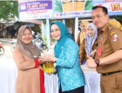 Perkuat Pengendalian Inflasi, TP-PKK Lampung Utara Tinjau Operasi Pasar