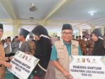 Bupati Lampung Utara Bersama Baznas Salurkan Bantuan Zakat