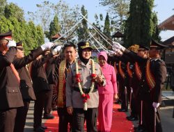 Disambut Tradisi Pedang Pora, AKBP Raswidiati Anggraini, S.I.K. Resmi Jabat Kapolres Lampung Utara